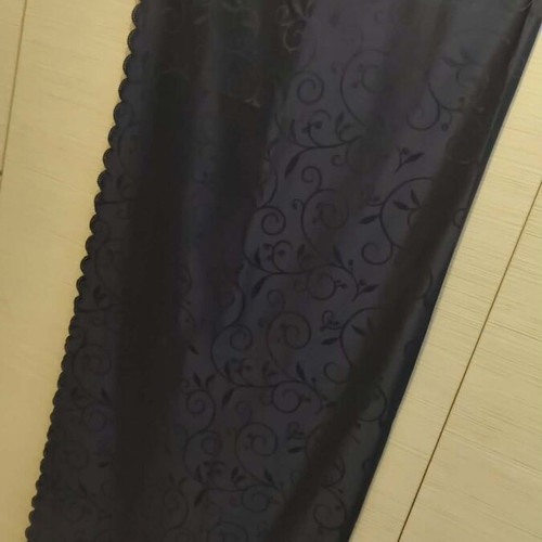 Stain-resistant tablecloth in very good condition, price 4 euros