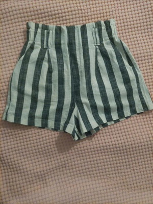 Σορτς Bershka σαν καινούργιο, μέγεθος S, άσπρο και γκρι