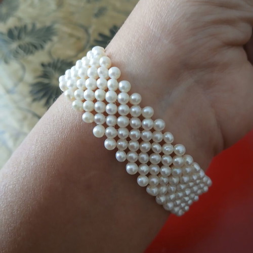 Bracelet with natural pearls and 14k gold clasp, like new, 19 cm