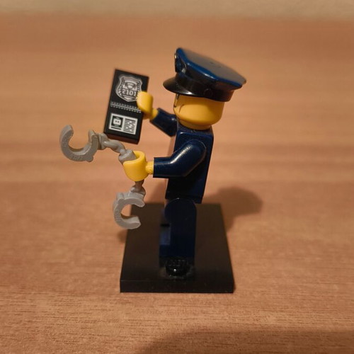 Lego Minifigure Policeman used, Series 9 71000