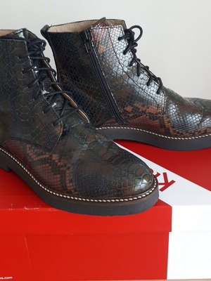 Kickers Oxigeno boots like new, size 38, multicolor