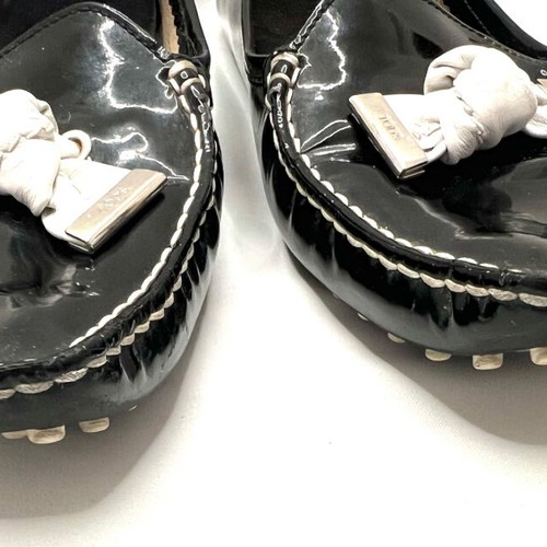 Обувки Tod's балеринки черни от патентована кожа употребявани размер 39