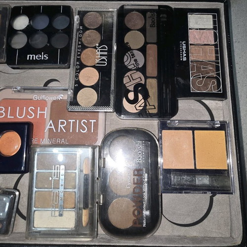 Eyeshadow palettes for eyebrows and blush like new