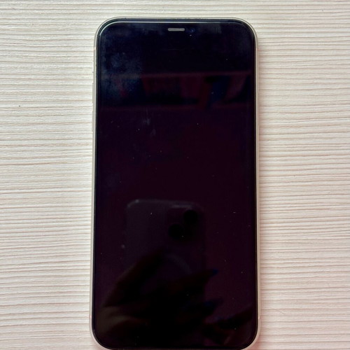 iPhone 11 used with 3 free cases, white, 64GB, Dual SIM