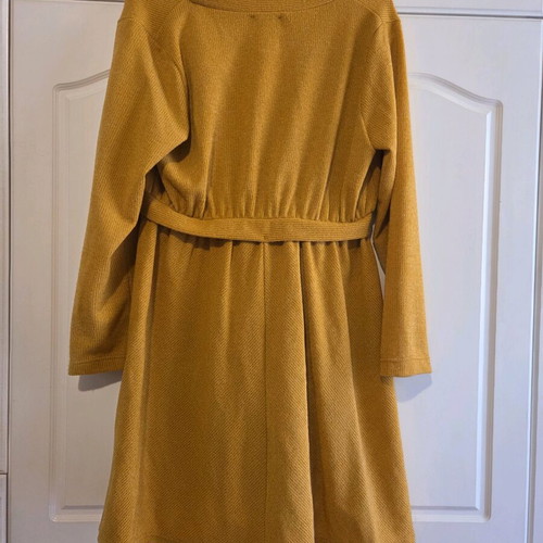 Easy wear knitted cardigan one size with belt like new, mustard