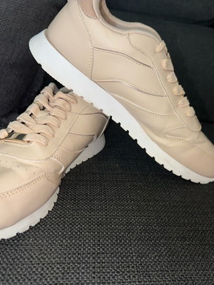 Athletic shoes used size 40 beige