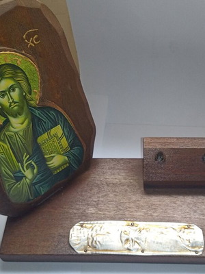 Vintage wooden Jesus desk icon used