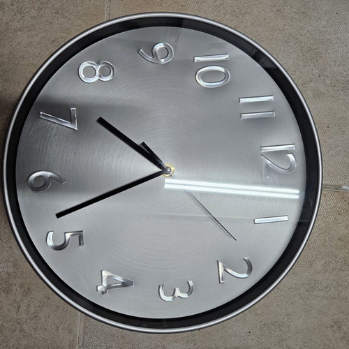 Wall Clock analog new condition