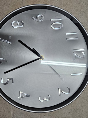 Wall Clock analog new condition