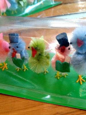 Πασχαλινά κοτοπουλάκια ελληνικά καινούργια, συσκευασία 1980