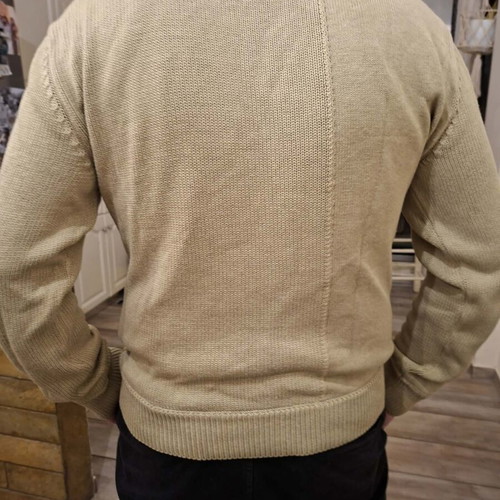 Levi's knitted sweater size M like new, beige
