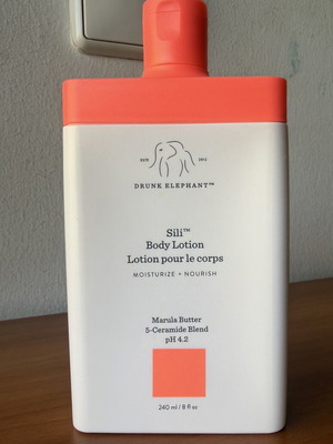 Sili TM Body Lotion 240 mL by Drunk Elephant like new