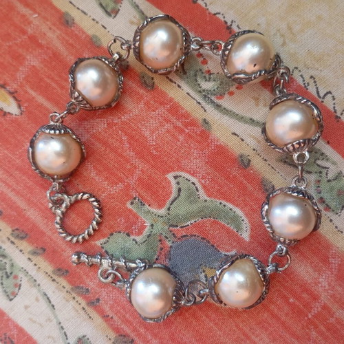 Vintage bracelet with large plastic pearl-style beads, used