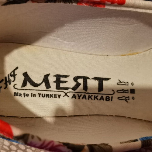 Meat shoes with floral pattern like new, size 40, textile