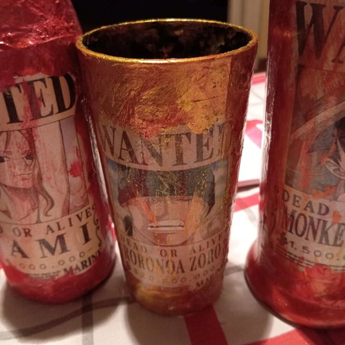 One Piece Wanted decorative bottles and glass like new
