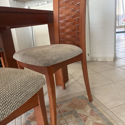 Solid wood extendable dining table with 4 chairs
