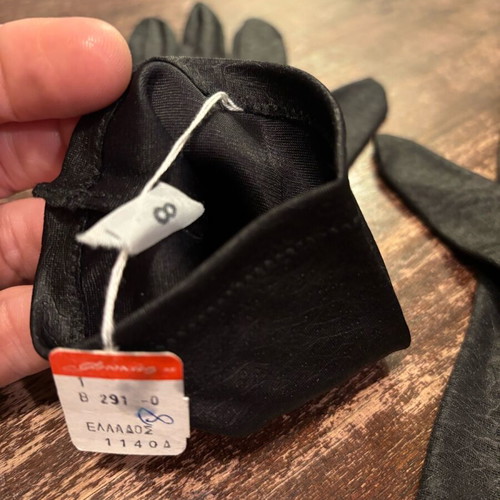 Vintage women's seal gloves new, black