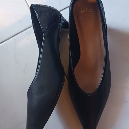 Marks & Spencer low pumps like new, size 36.5-37, black