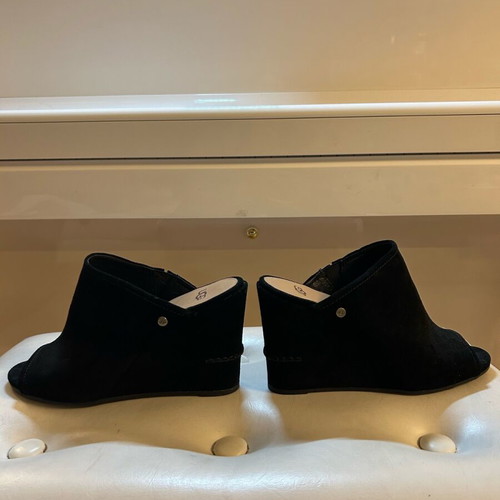 Ugg Australia leather platform mules like new, black, size 40