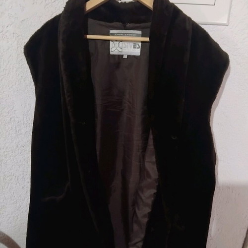 Sleeveless fur vest like new, brown