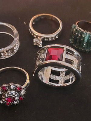 Μπιζού δαχτυλίδια μεταχειρισμένα, σετ 5 πολύχρωμα