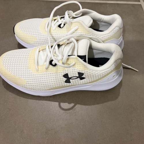 Under Armour athletic shoes new, size 38