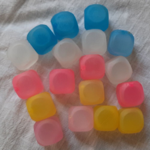 Plastic ice cubes new, set of 16, colorful