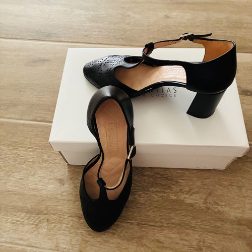 Hispanitas leather pumps size 37, black