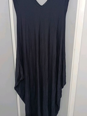 Women's asymmetrical dress black like new, size M
