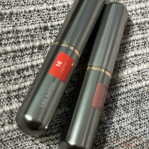 Long stay lipstick