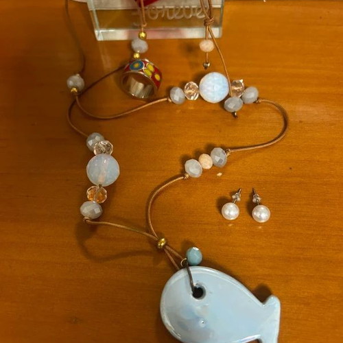 Long necklace with ceramic fish motif, pearl earrings and ring, new
