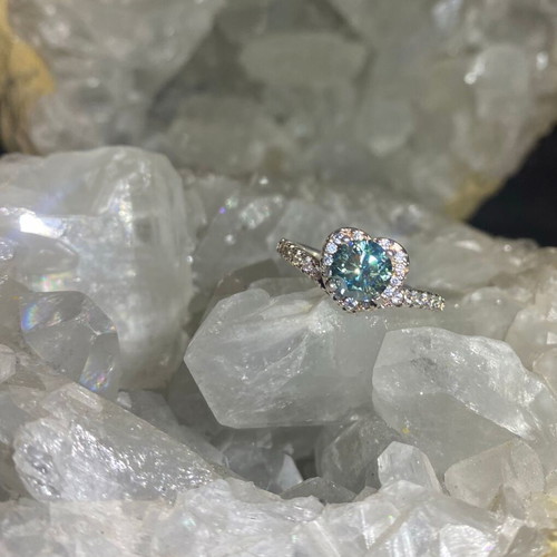 Silver ring with heart-shaped moissanite, size 16mm