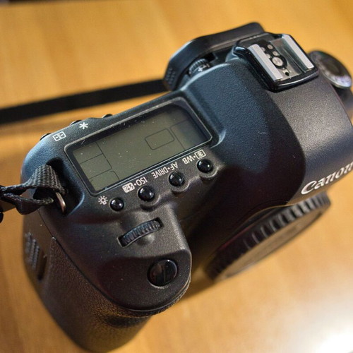 Canon EOS 5D Mark II camera like new with battery grip and extra batteries