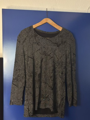 Women's black and gray long-sleeve blouse like new, size M