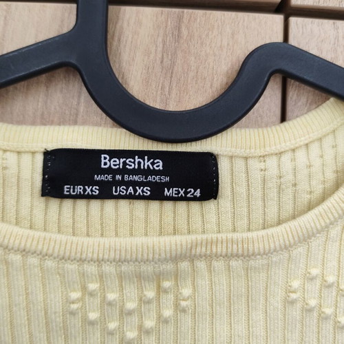 Bershka yellow ribbed top with hearts XS like new