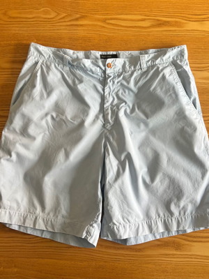 Henry Cottons turquoise bermuda shorts like new, size 48