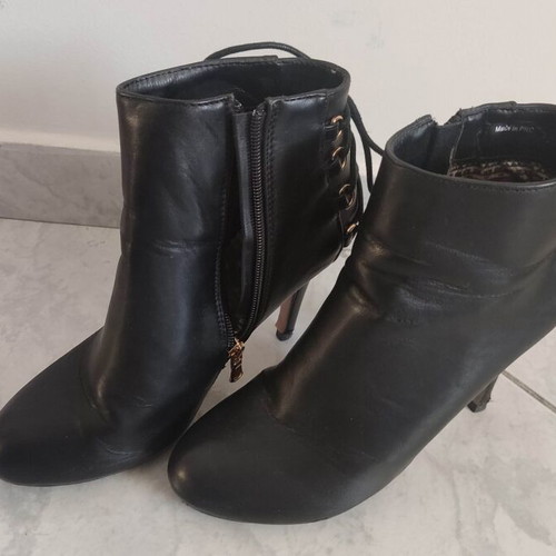 Black ankle boots size 38 used No Name Shoes