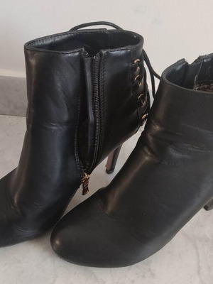 Black ankle boots size 38 used No Name Shoes