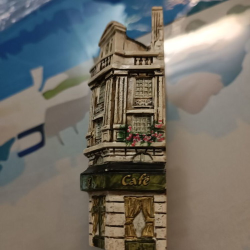 Ceramic collectible miniature Le Louvre Dominique Cault like new
