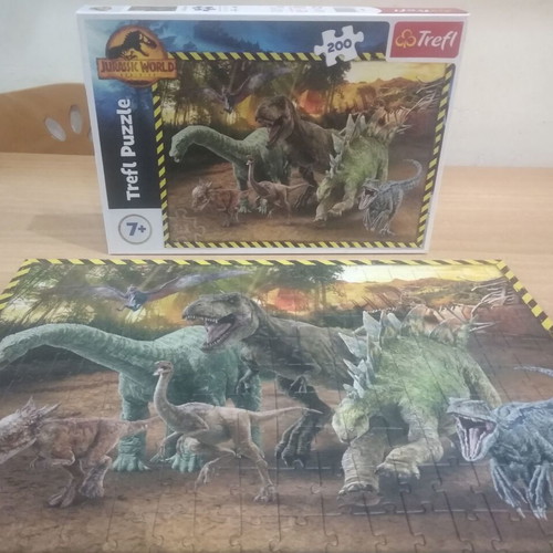 Dinosaur puzzle 200 pieces like new