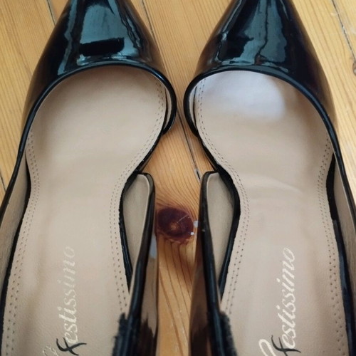 Black pumps new, size 38