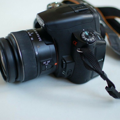 Sony Alpha A230 DSLR camera kit 18-55mm like new