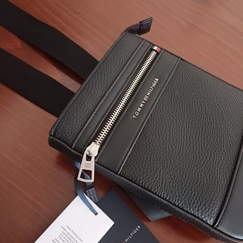 Tommy Hilfiger shoulder bag new, black