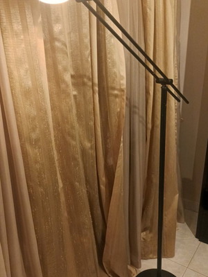 Φωτιστικό επιδαπέδιο μεταλλικό με ρυθμιζόμενο διπλό βραχίονα σαν καινούργιο