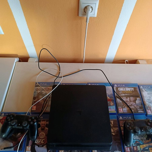 Sony Playstation 4 1TB σαν καινούργιο με 12 παιχνίδια και 2 γνήσια χειριστήρια