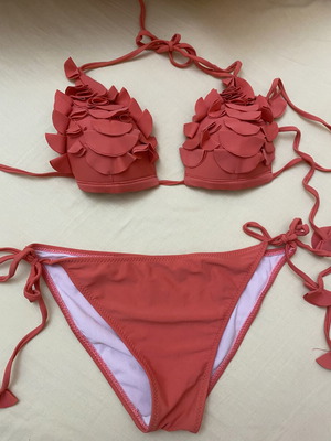 Bikini coral size M like new with chest padding