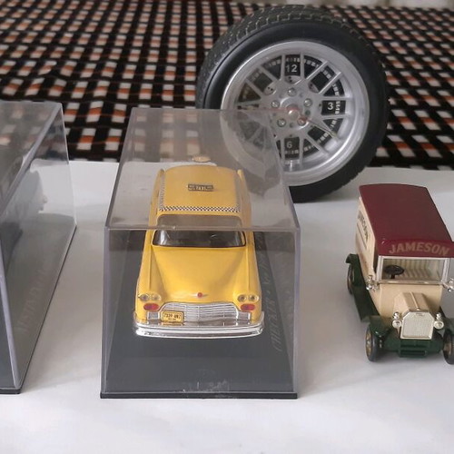 Car and taxi miniatures used, set of 4 pieces