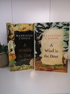 Βιβλία A Wrinkle in Time και A Wind in the Door μεταχειρισμένα, Madeleine L'Engle