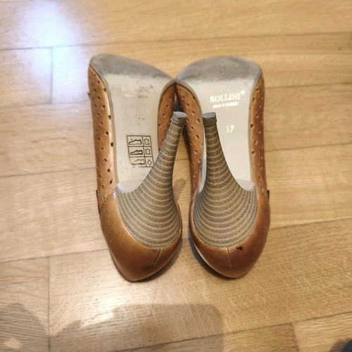 Rollini tan pumps, 9 cm heel, like new, leather
