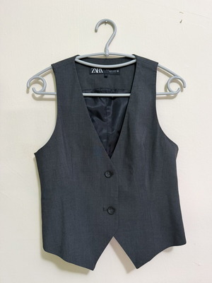 Zara women's vest XS new, gray